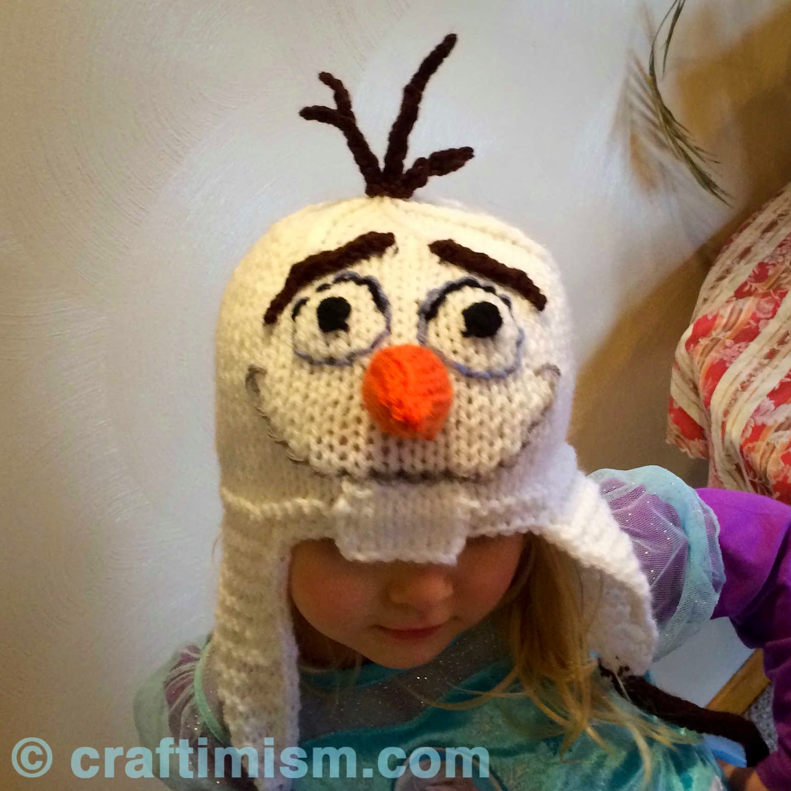 Olaf Hat Knitting Pattern by Heidi Arjes https://www.craftimism.com/2015/01/olaf-inspired-knit-hat.html