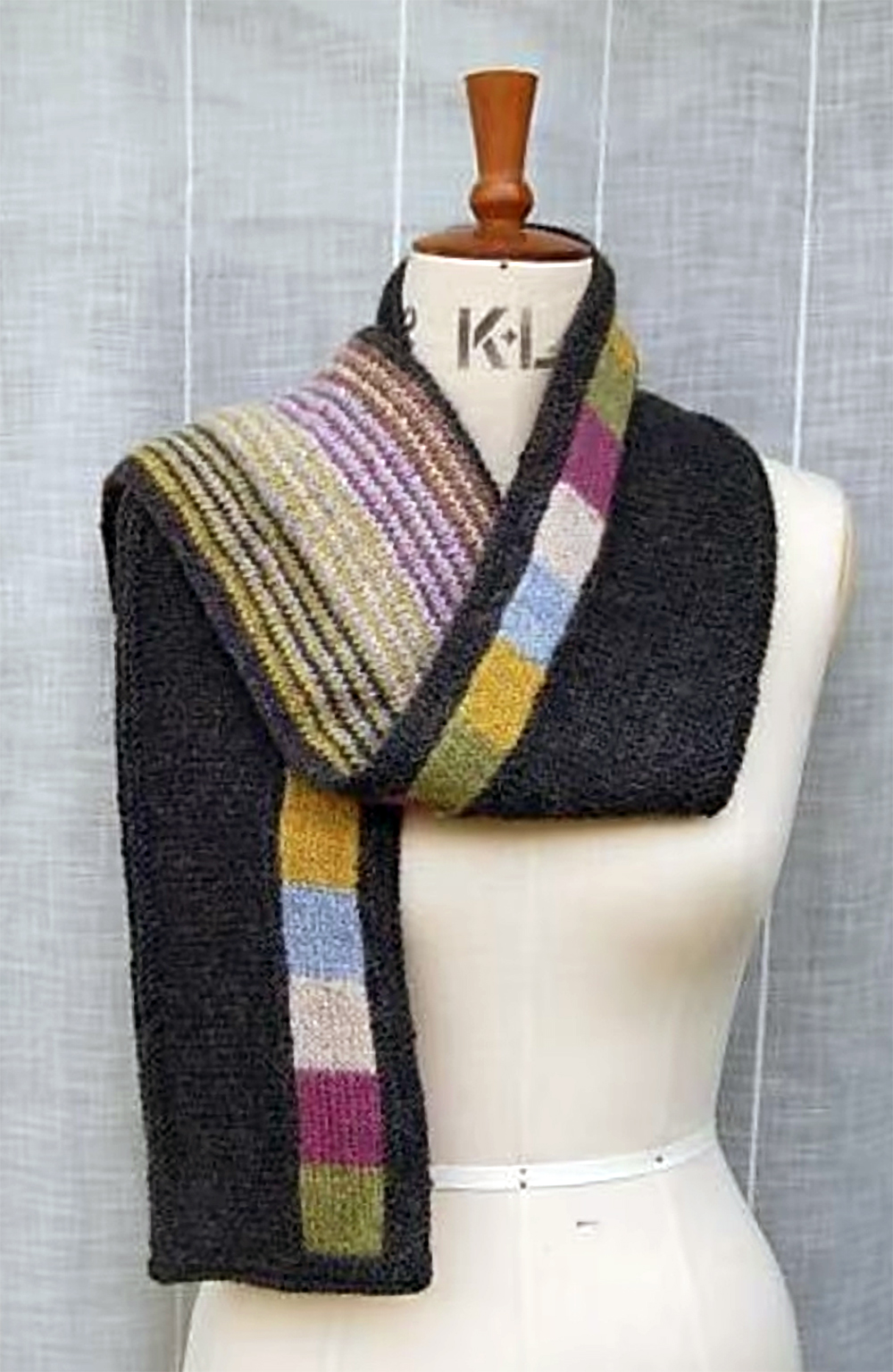 Stash Buster Seawall Scarf Knitting Pattern