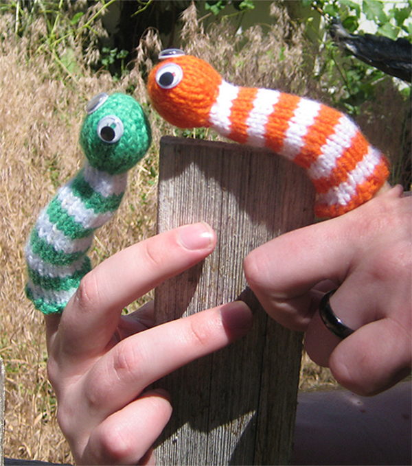 Free Knitting Pattern for Smiley the Worm Finger Puppet 